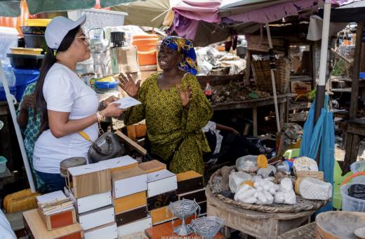 Olori Sekinat Elegushi doles out millions to celebrate 45th Birthday with over 2000 indigents and market women!