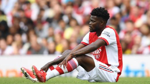Thomas Partey goes off injured against Crystal Palace