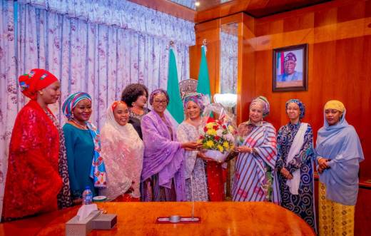 First Lady’s Renewed Hope Initiative To Give 500 Displaced Mangu Families N1m Each; Says It’s Time To Heal Nigeria