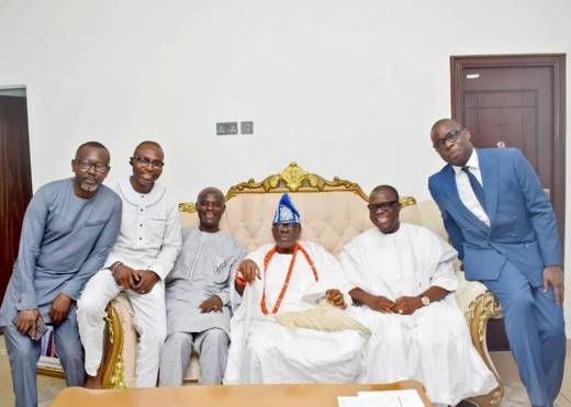 Isale Eko Descendants’ Union visits Akiolu, calls for more govt presence