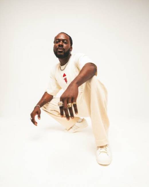 Adekunle Gold street honour thrills fans as Lagos names a street after the Afrobeats singer. He shares emotional moment with Simi and daughter.